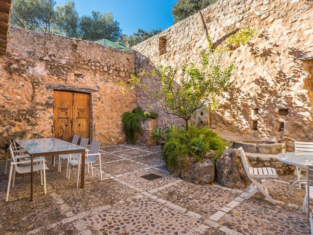 6 bedroom Finca/Country House for sale in Esporles with pool garage - € 5,350,000 (Ref: 7819203)