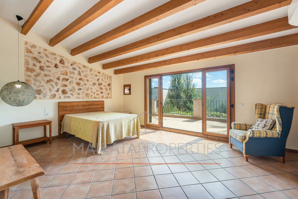 3 soveværelse Villa til salg i Llubi med swimmingpool - € 980.000 (Ref: 7827783)