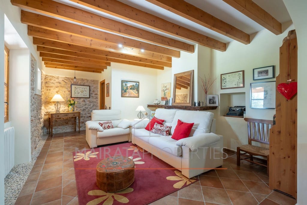 3 soveværelse Villa til salg i Llubi med swimmingpool - € 980.000 (Ref: 7827783)