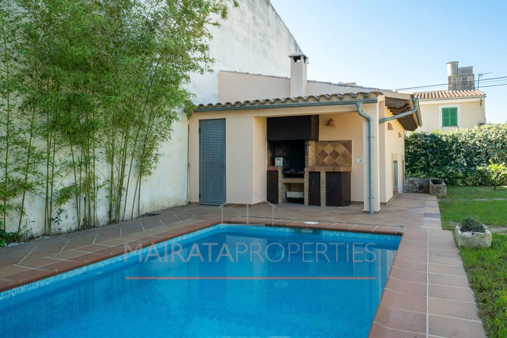 3 soveværelse Villa til salg i Llubi med swimmingpool - € 980.000 (Ref: 7827783)