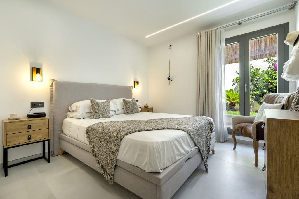 4 bedroom Villa for sale in Mal Pas-Bon Aire with pool - € 1,650,000 (Ref: 8052990)