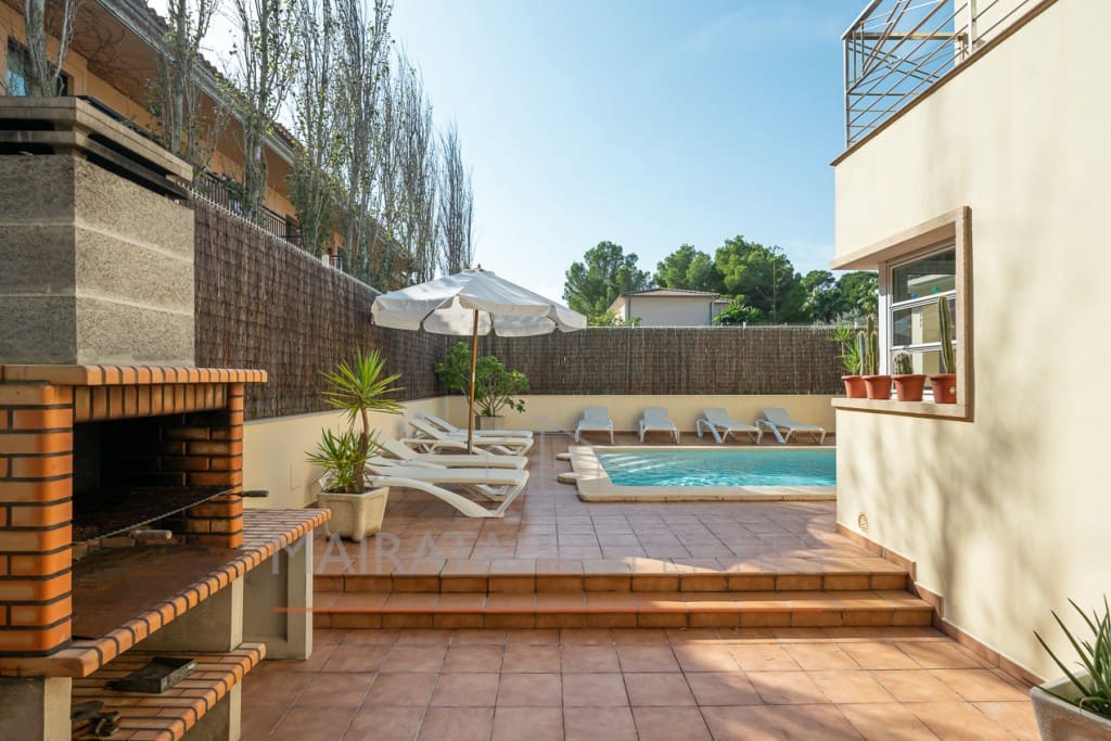 4 soveværelse Villa til salg i Ca'n Picafort med swimmingpool - € 1.600.000 (Ref: 8648071)