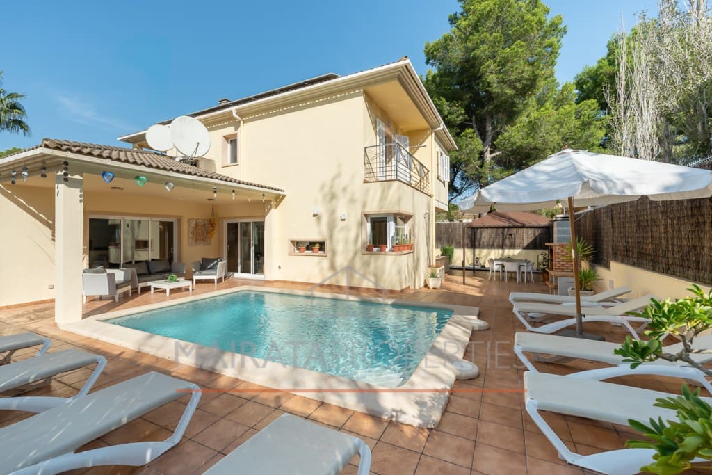 4 soveværelse Villa til salg i Ca'n Picafort med swimmingpool - € 1.600.000 (Ref: 8648071)