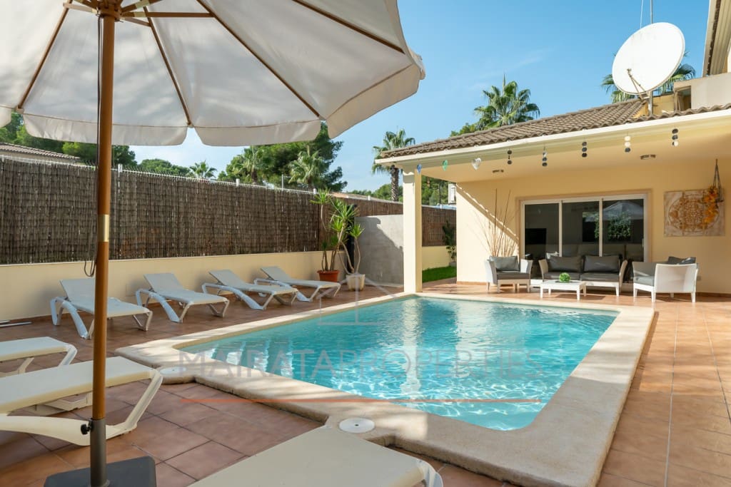 4 soveværelse Villa til salg i Ca'n Picafort med swimmingpool - € 1.600.000 (Ref: 8648071)