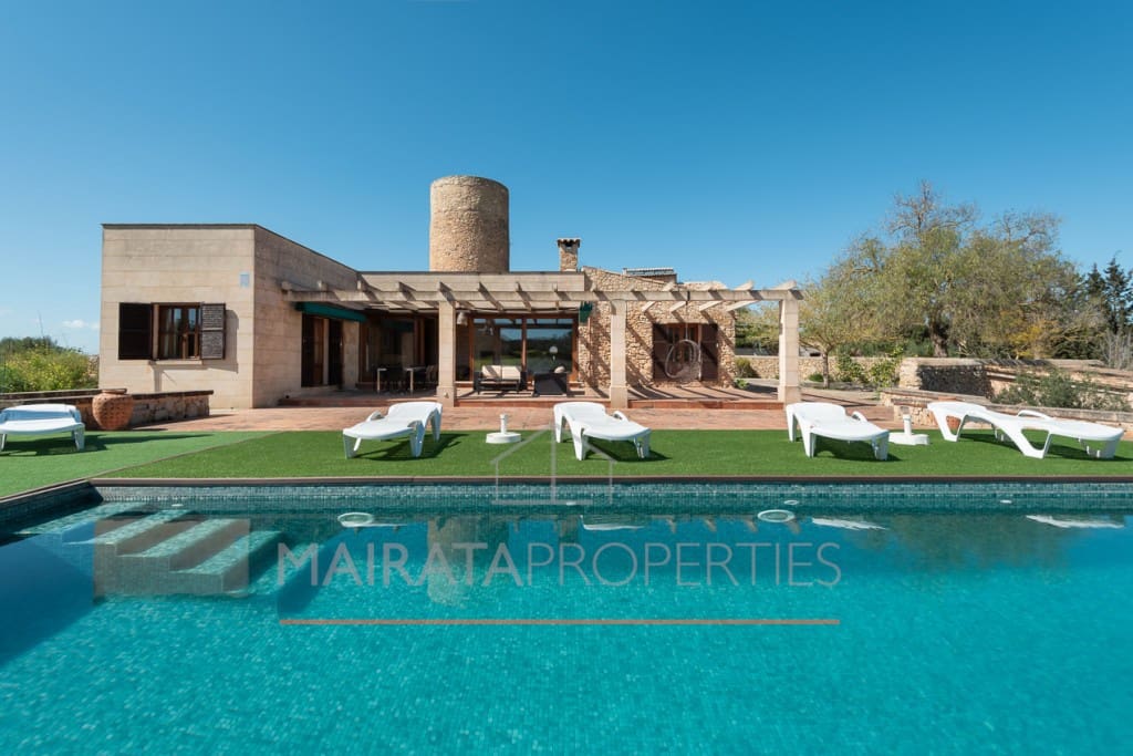 3 soveværelse Finca/Landehus til salg i Felanitx med swimmingpool - € 2.100.000 (Ref: 8956951)