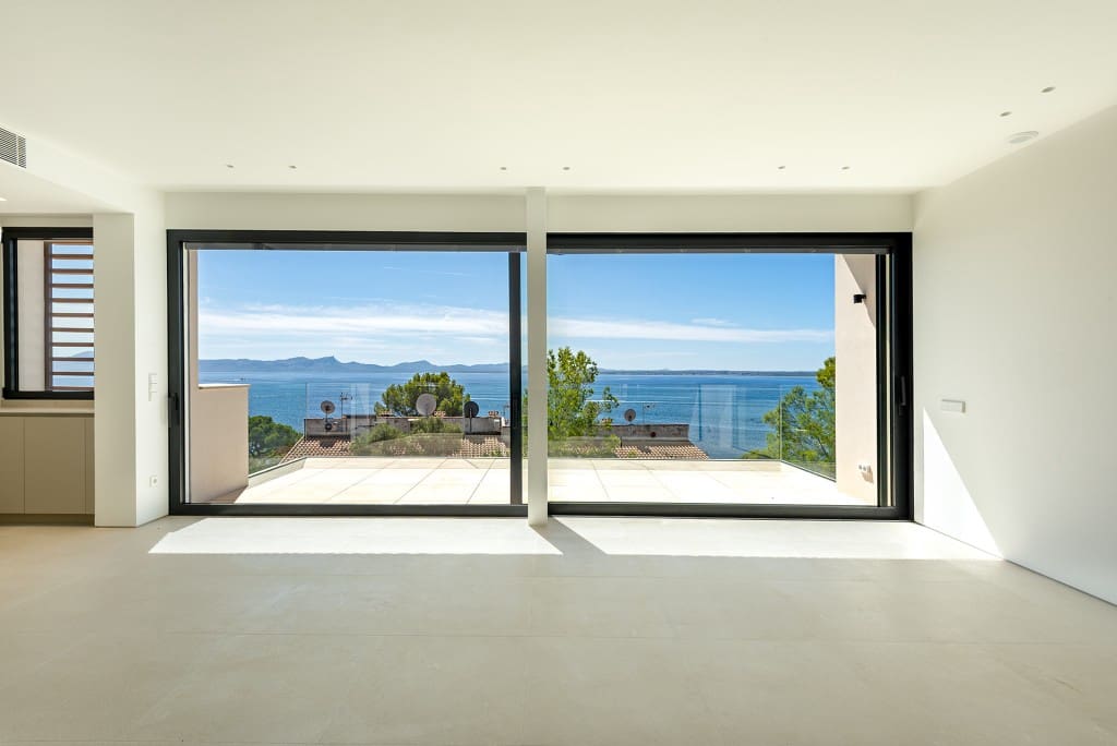 4 bedroom Villa for sale in Alcudia with pool - € 2,650,000 (Ref: 9242957)