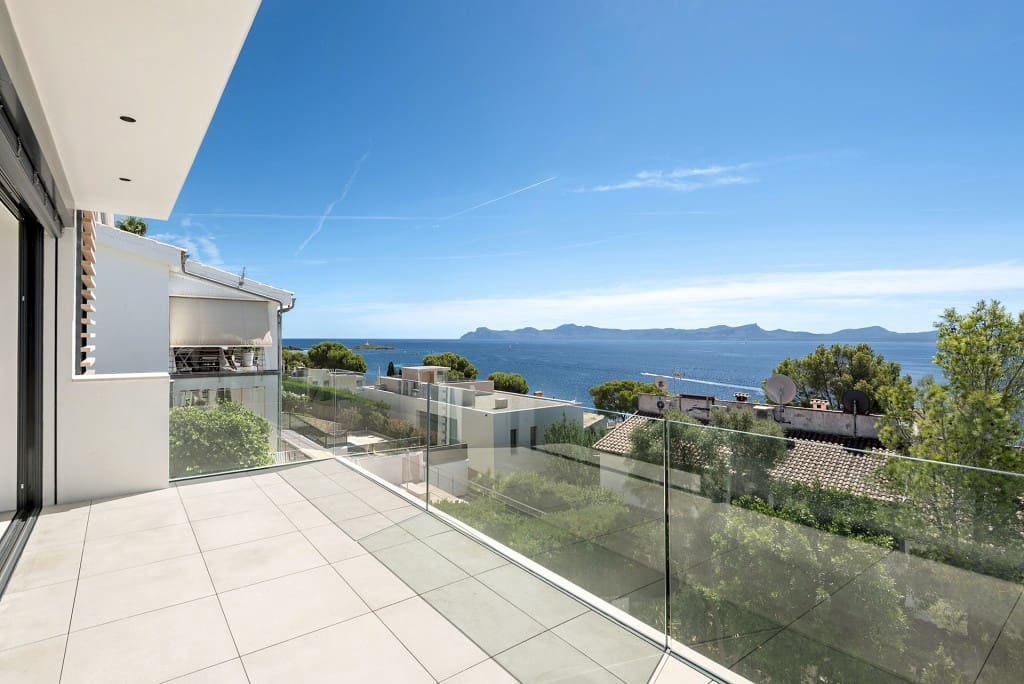 4 bedroom Villa for sale in Alcudia with pool - € 2,650,000 (Ref: 9242957)