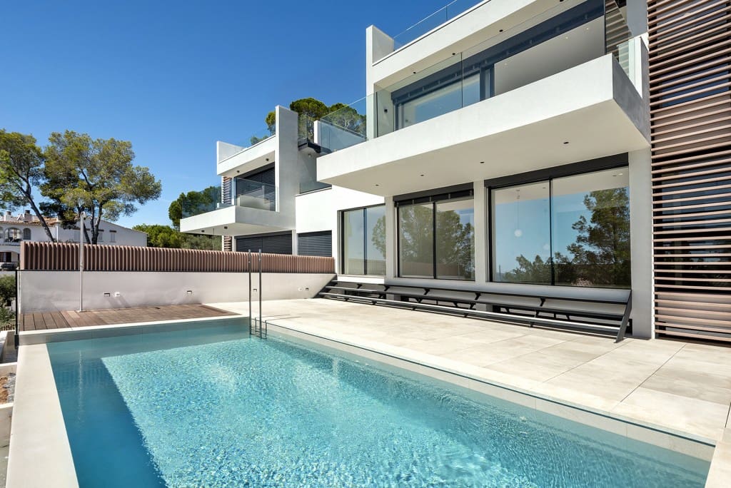 4 bedroom Villa for sale in Alcudia with pool - € 2,650,000 (Ref: 9242957)