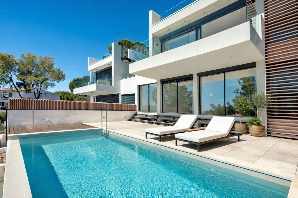 4 bedroom Villa for sale in Alcudia with pool - € 2,650,000 (Ref: 9242957)