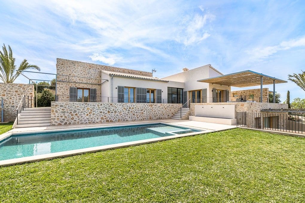 4 soveværelse Finca/Landehus til salg i Sant Llorenc des Cardassar med swimmingpool - € 2.690.000 (Ref: 9317541)