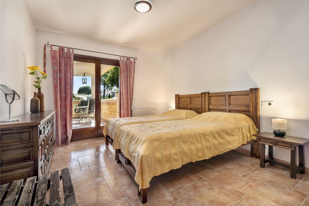 3 sypialnia Willa na sprzedaż w Alcudia z basenem garażem - 1 250 000 € (Ref: 9360348)