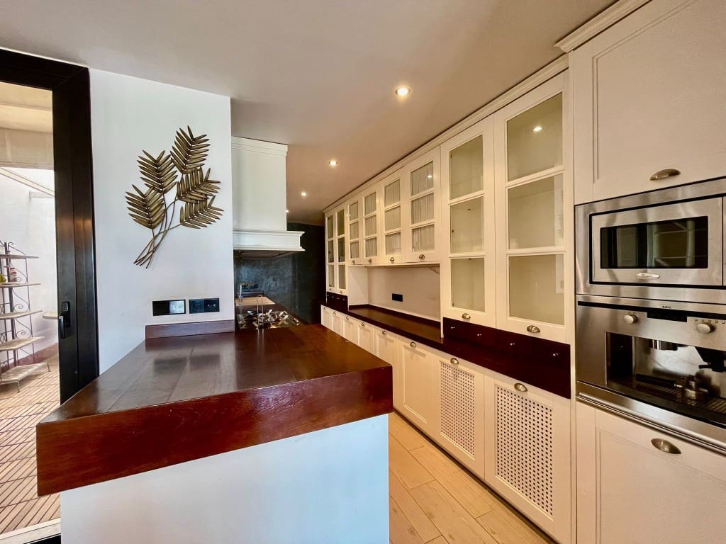 4 slaapkamer Appartement te koop in Puerto de Alcudia - € 1.850.000 (Ref: 9413622)