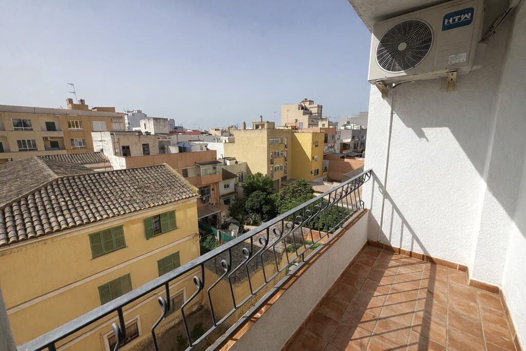 4 bedroom Flat for sale in Palma de Mallorca - € 325,000 (Ref: 9777780)