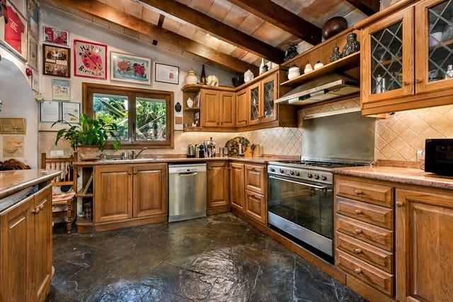 4 slaapkamer Finca/Landhuis te koop in Mancor de la Vall met zwembad - € 1.350.000 (Ref: 9790788)