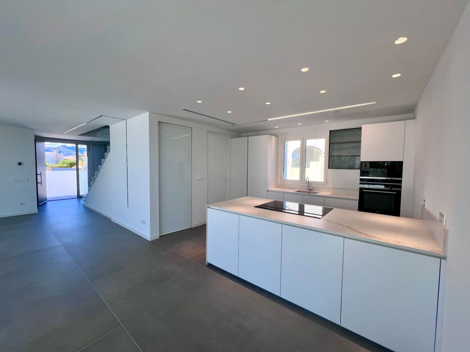 3 bedroom Villa for sale in Benissa with pool garage - € 2,400,000 (Ref: 8589961)