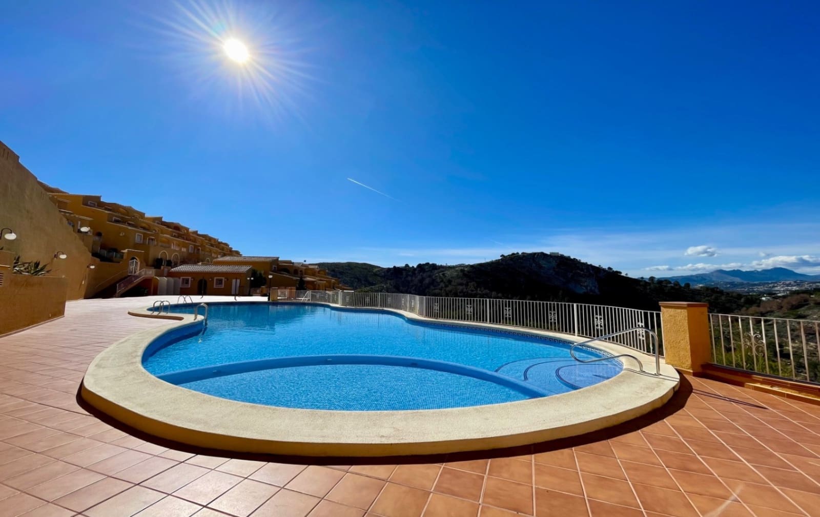 2 chambre Appartement à vendre à Cumbre del Sol avec piscine garage - 185 000 € (Ref: 8734577)