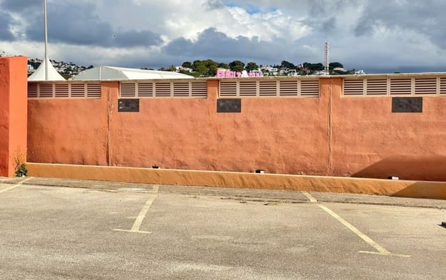 Commercial for sale in Moraira, Teulada-Moraira with garage - € 400,000 (Ref: 8956141)