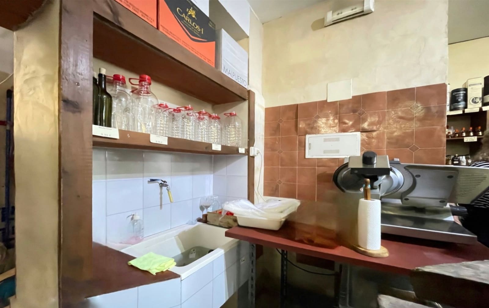 Kommersiell til salgs i Moraira med garasje - € 400 000 (Ref: 8956141)