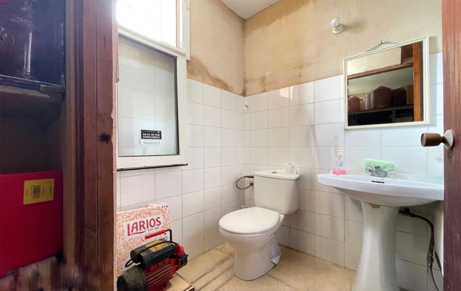 Kommersiell til salgs i Moraira med garasje - € 400 000 (Ref: 8956141)