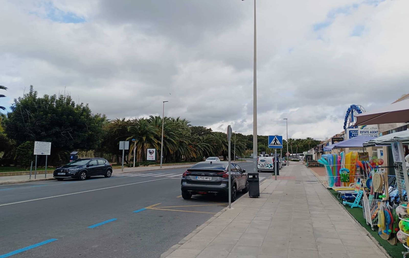 Kommersiell til salgs i Moraira med garasje - € 400 000 (Ref: 8956141)