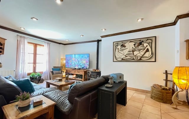 4 bedroom Villa for sale in Senija - € 320,000 (Ref: 9009839)