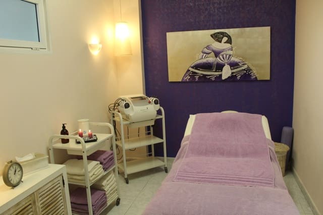 7 bedroom Commercial for sale in Calpe / Calp - € 385,000 (Ref: 9296279)