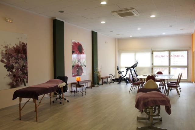 3 bedroom Commercial for sale in Calpe / Calp - € 255,000 (Ref: 9369182)