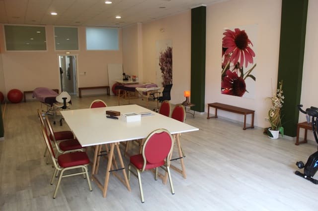 3 bedroom Commercial for sale in Calpe / Calp - € 255,000 (Ref: 9369182)