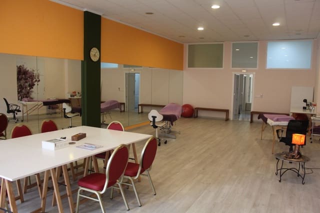 3 bedroom Commercial for sale in Calpe / Calp - € 255,000 (Ref: 9369182)