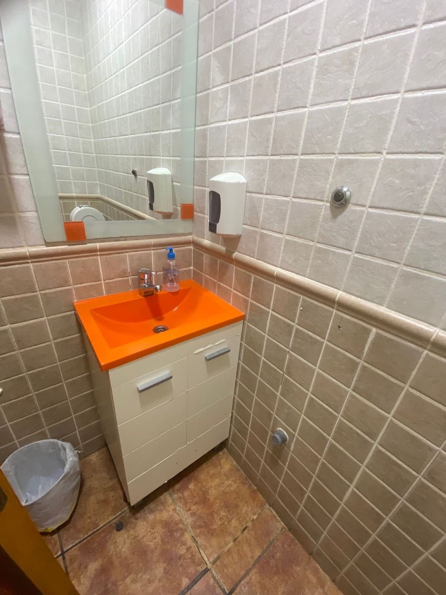 Commercial for sale in Moraira - € 150,000 (Ref: 9405773)