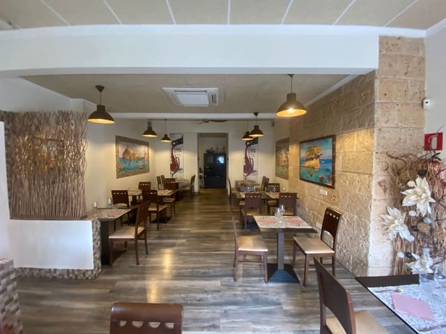 Commercial for sale in Moraira, Teulada-Moraira - € 150,000 (Ref: 9405773)