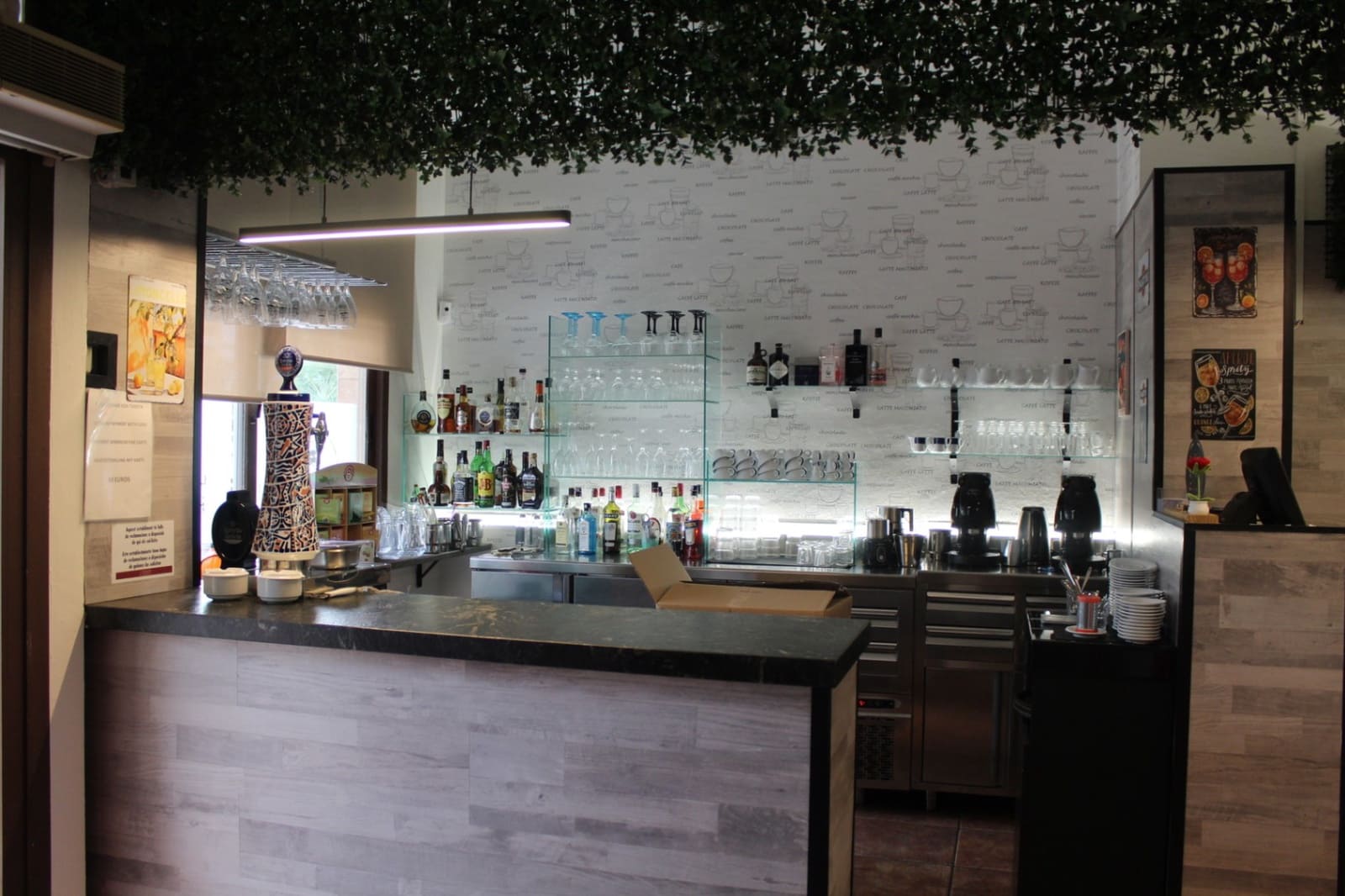 Commercial for sale in Moraira - € 150,000 (Ref: 9405773)