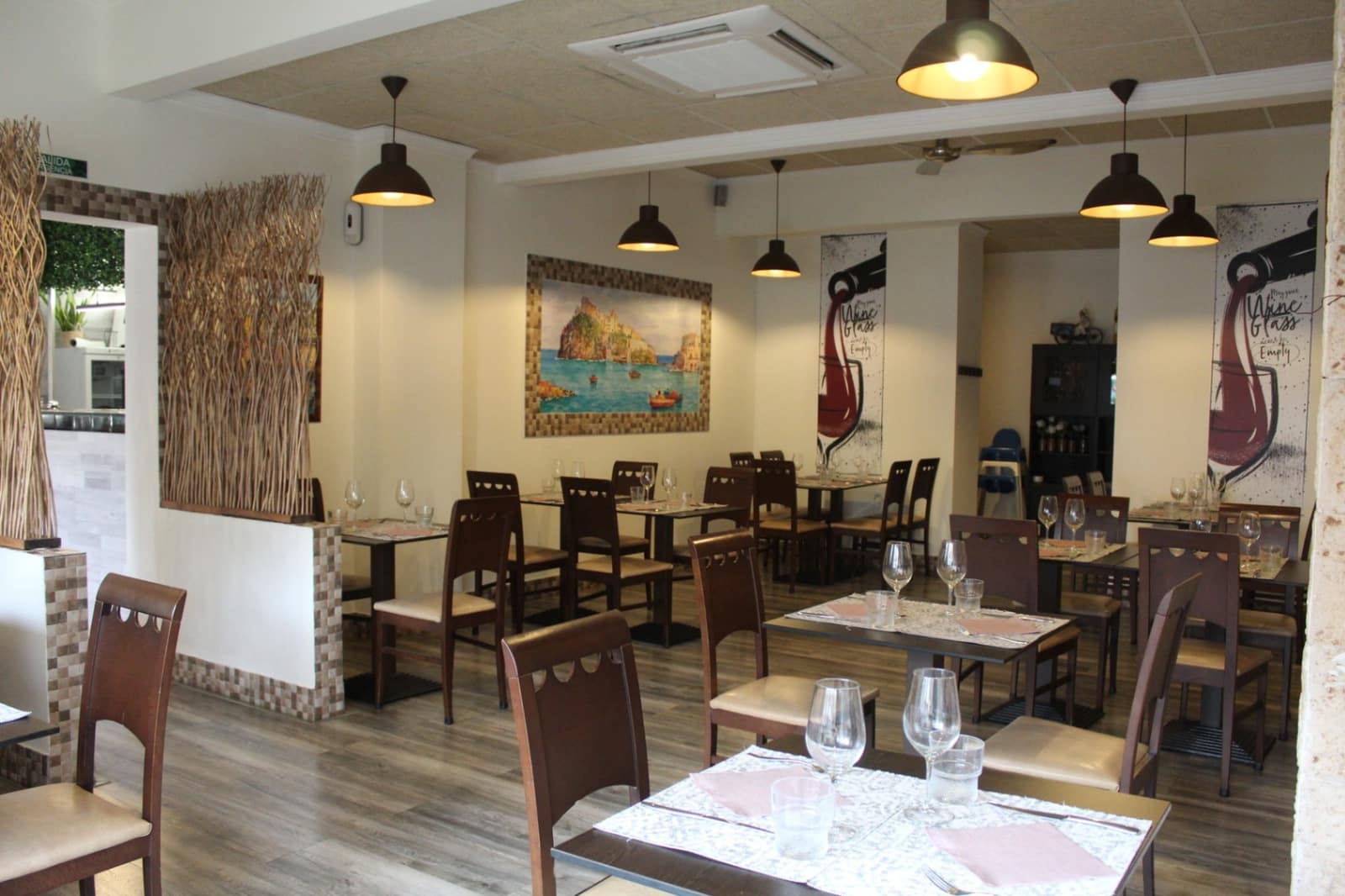 Commercial for sale in Moraira - € 150,000 (Ref: 9405773)