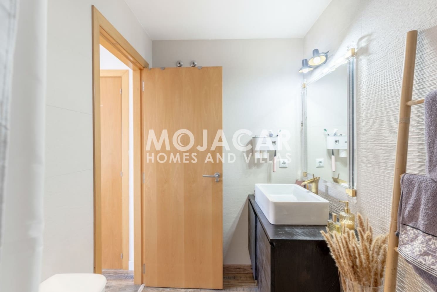 2 soverom Leilighet til salgs i Vera med svømmebasseng garasje - € 240 000 (Ref: 9176676)