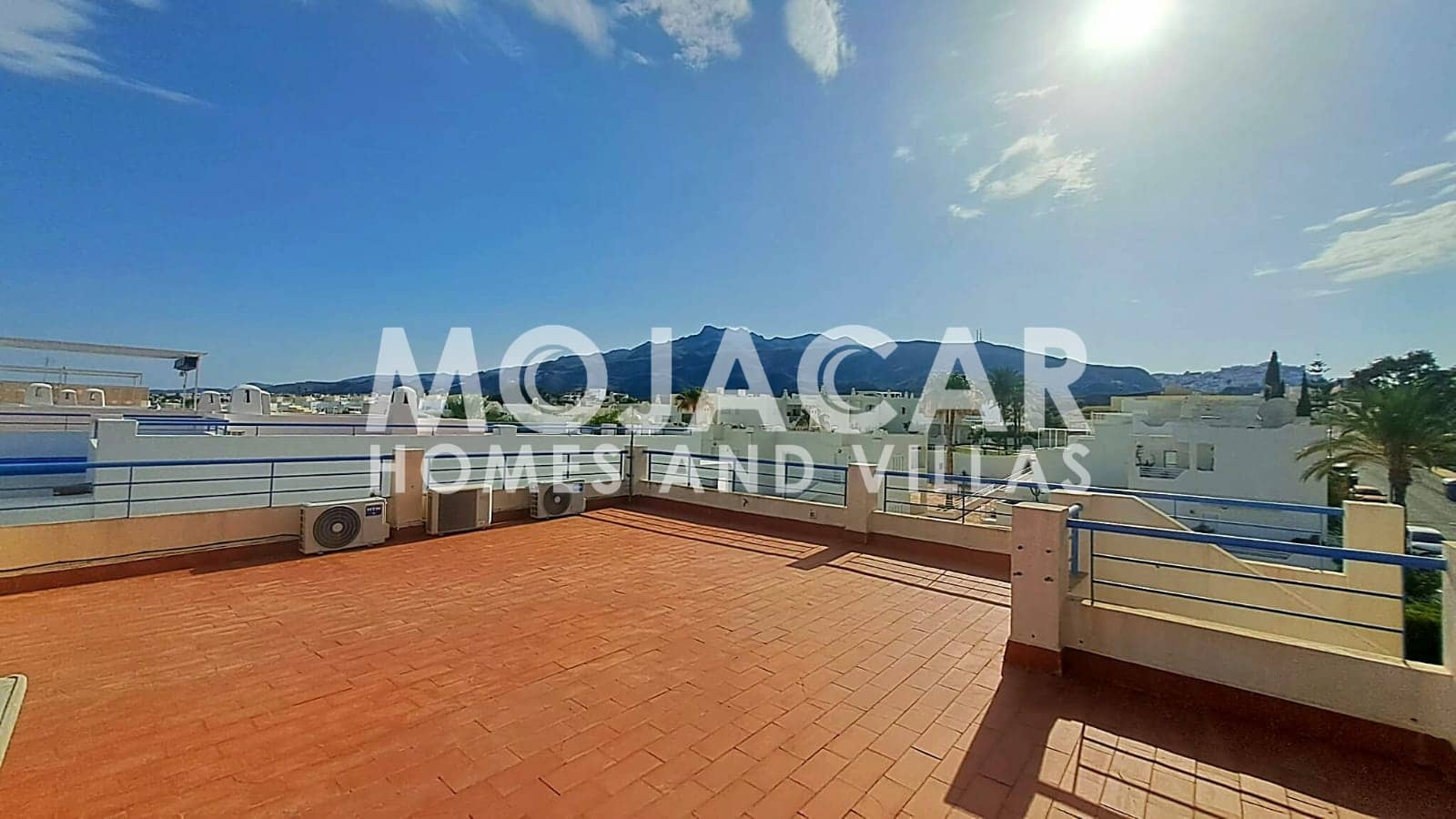 4 slaapkamer Villa voor vakantieverhuur in Mojacar met zwembad garage - € 980 (Ref: 9383188)