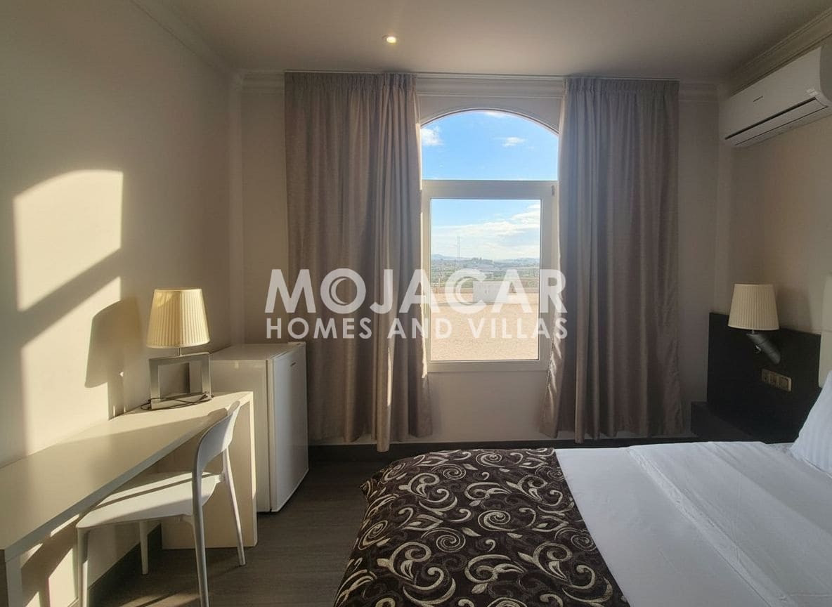 Hotel de 25 habitaciones en Vera en venta con piscina garaje - 5.500.500 € (Ref: 9656937)