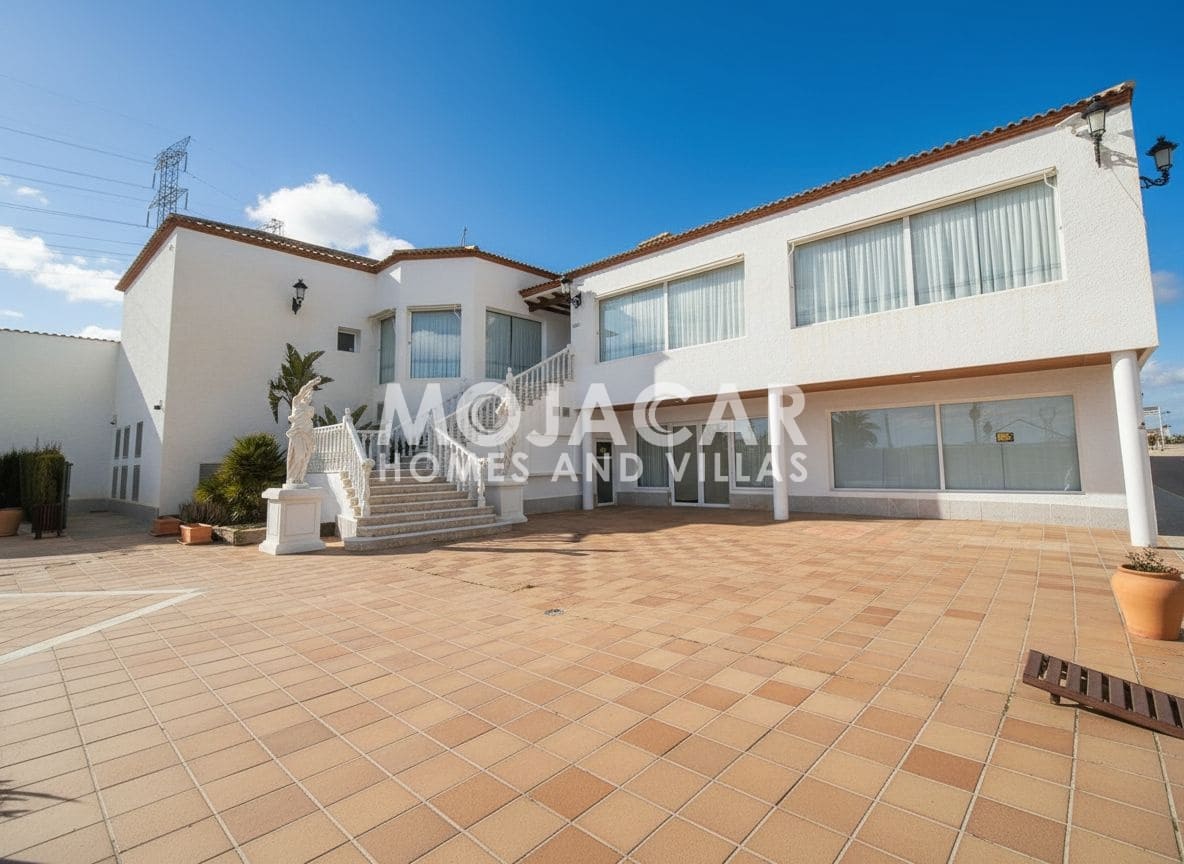 Hotel de 25 habitaciones en Vera en venta con piscina garaje - 5.500.500 € (Ref: 9656937)