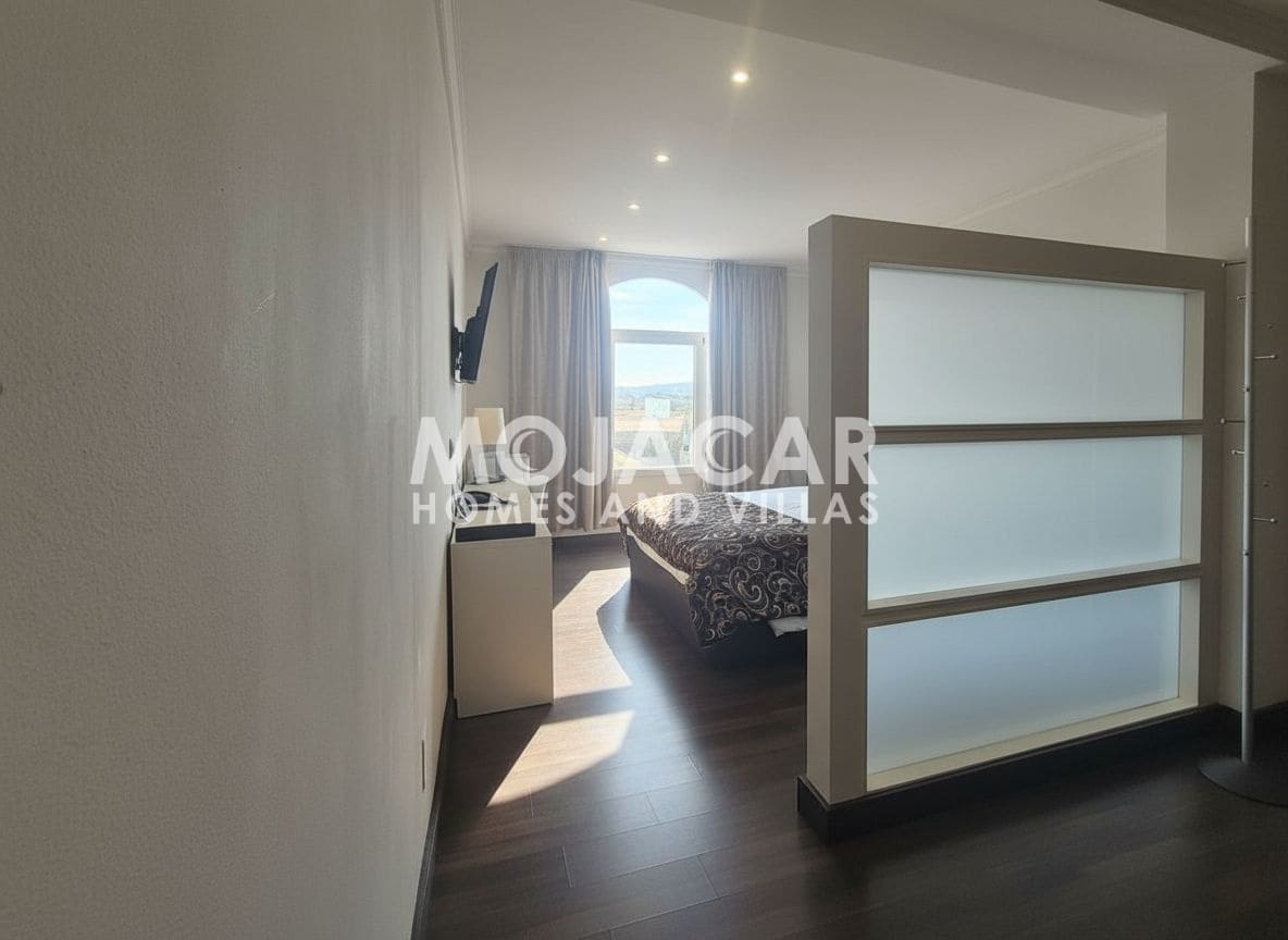 Hotel de 25 habitaciones en Vera en venta con piscina garaje - 5.500.500 € (Ref: 9656937)