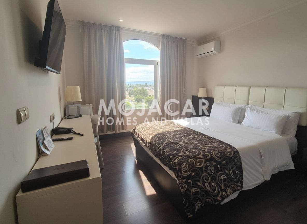 Hotel de 25 habitaciones en Vera en venta con piscina garaje - 5.500.500 € (Ref: 9656937)