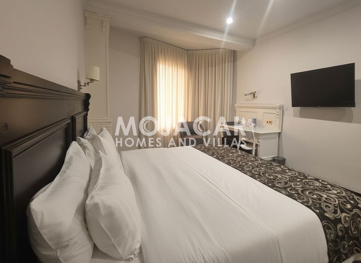 Hotel de 25 habitaciones en Vera en venta con piscina garaje - 5.500.500 € (Ref: 9656937)