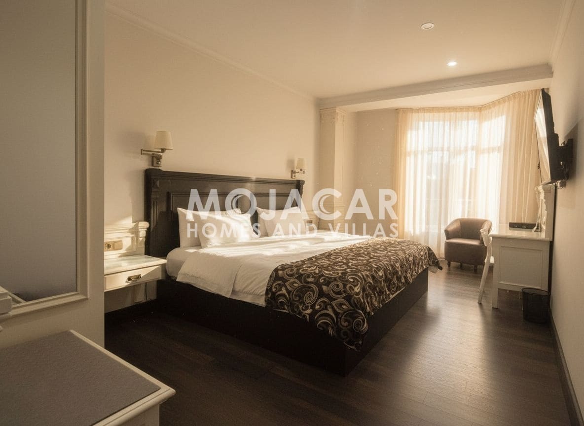 Hotel de 25 habitaciones en Vera en venta con piscina garaje - 5.500.500 € (Ref: 9656937)