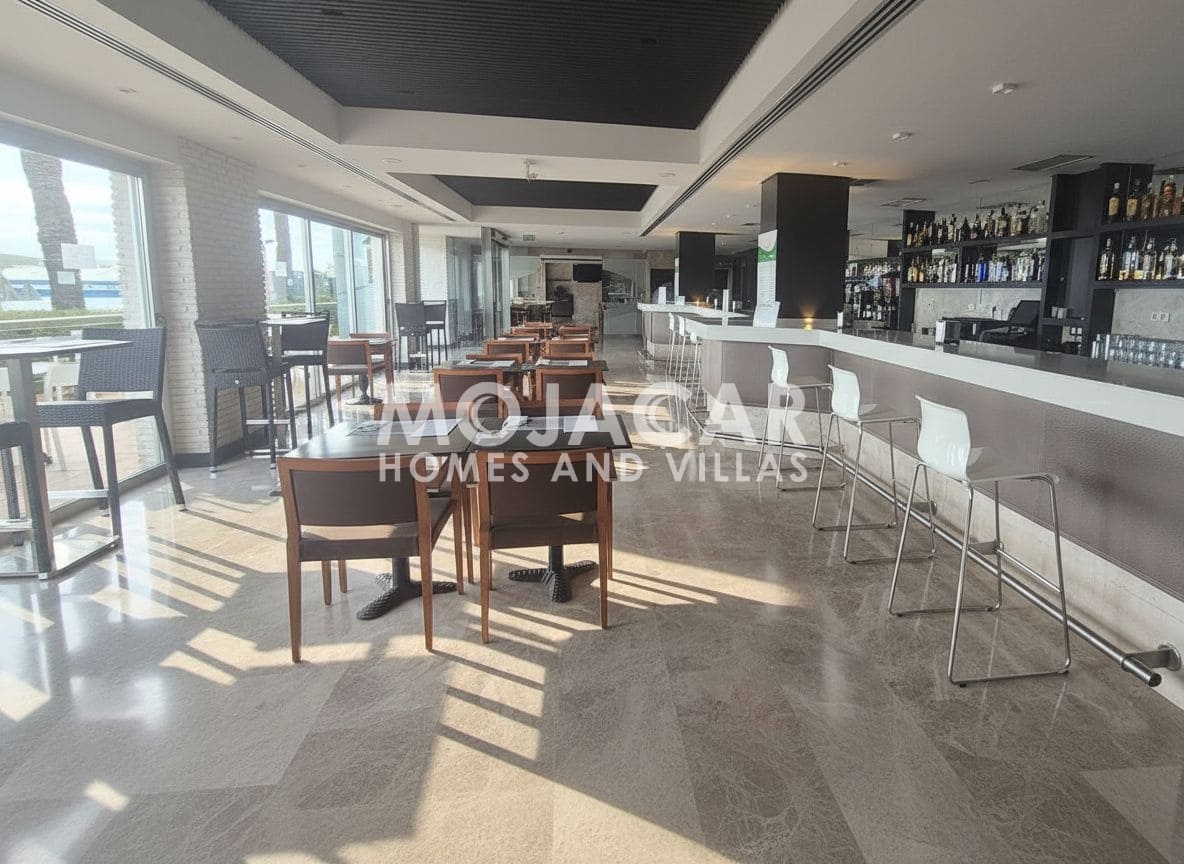 Hotel de 25 habitaciones en Vera en venta con piscina garaje - 5.500.500 € (Ref: 9656937)