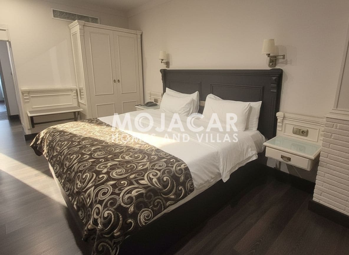 Hotel de 25 habitaciones en Vera en venta con piscina garaje - 5.500.500 € (Ref: 9656937)