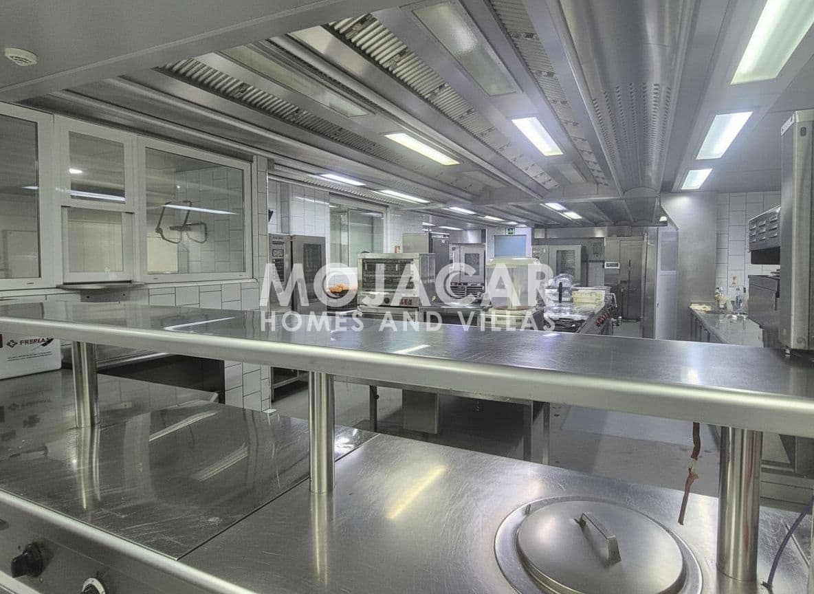 Hotel de 25 habitaciones en Vera en venta con piscina garaje - 5.500.500 € (Ref: 9656937)