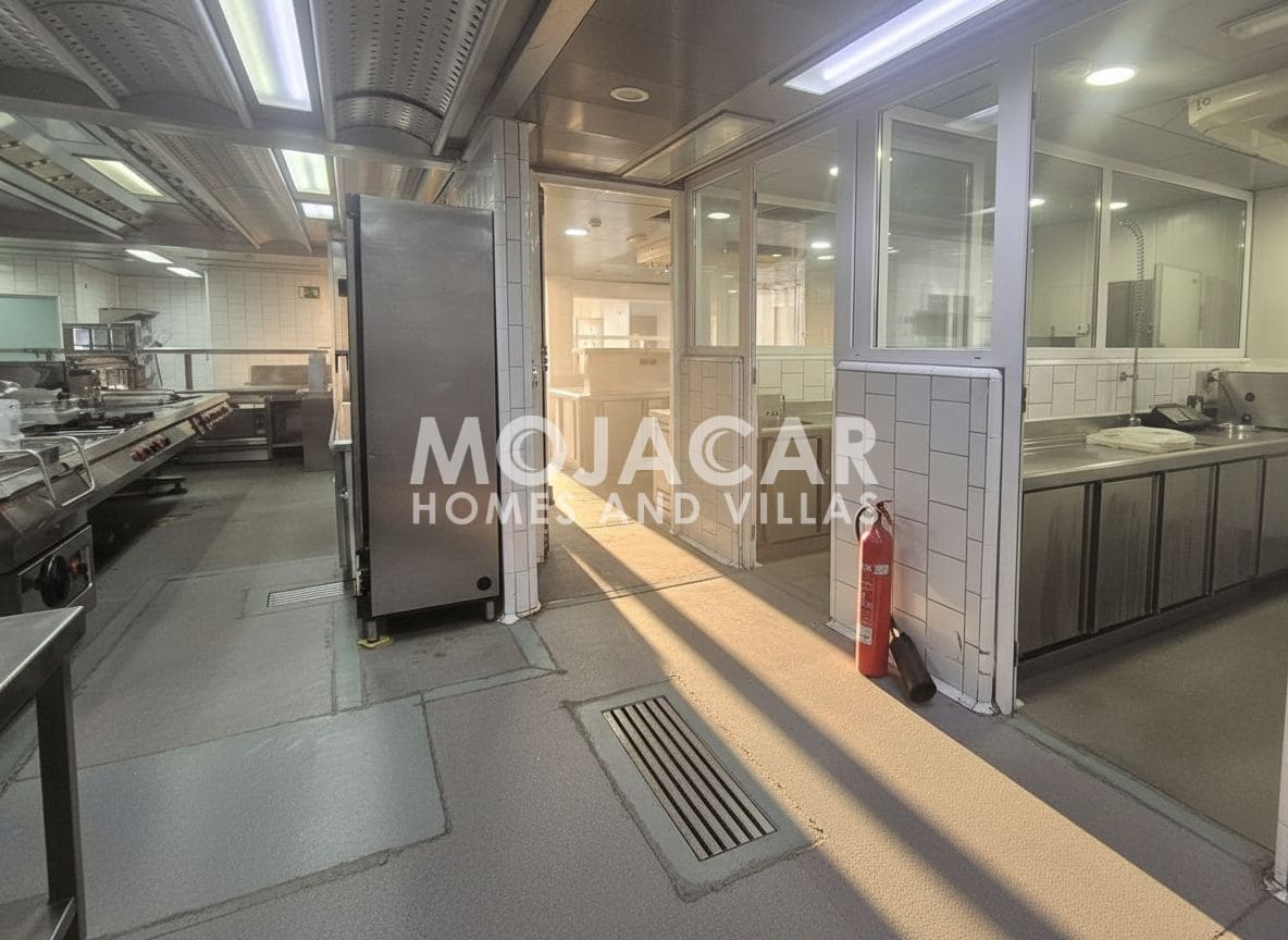 Hotel de 25 habitaciones en Vera en venta con piscina garaje - 5.500.500 € (Ref: 9656937)