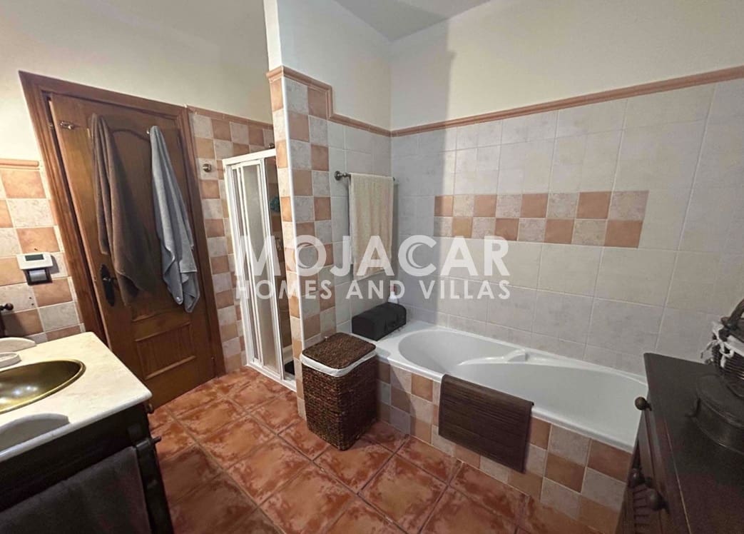 3 soveværelse Villa til salg i Mojacar med swimmingpool garage - € 398.000 (Ref: 9972229)