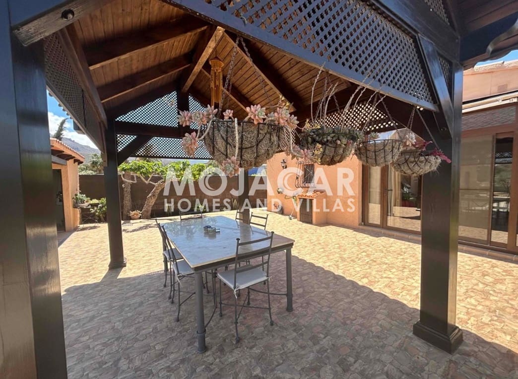3 soveværelse Villa til salg i Mojacar med swimmingpool garage - € 398.000 (Ref: 9972229)