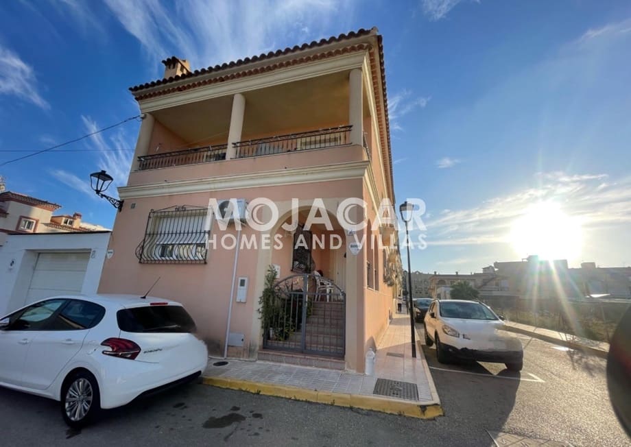 5 bedroom Townhouse for sale in Turre with garage - € 250,000 (Ref: 9972232)