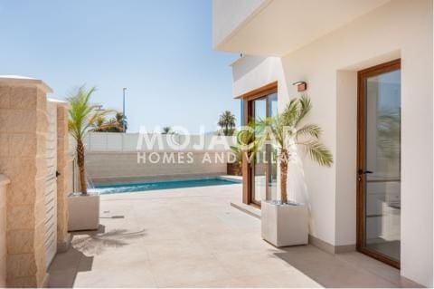 3 soveværelse Villa til salg i Cala Marqués, Vera med swimmingpool garage - € 459.000 (Ref: 9972780)