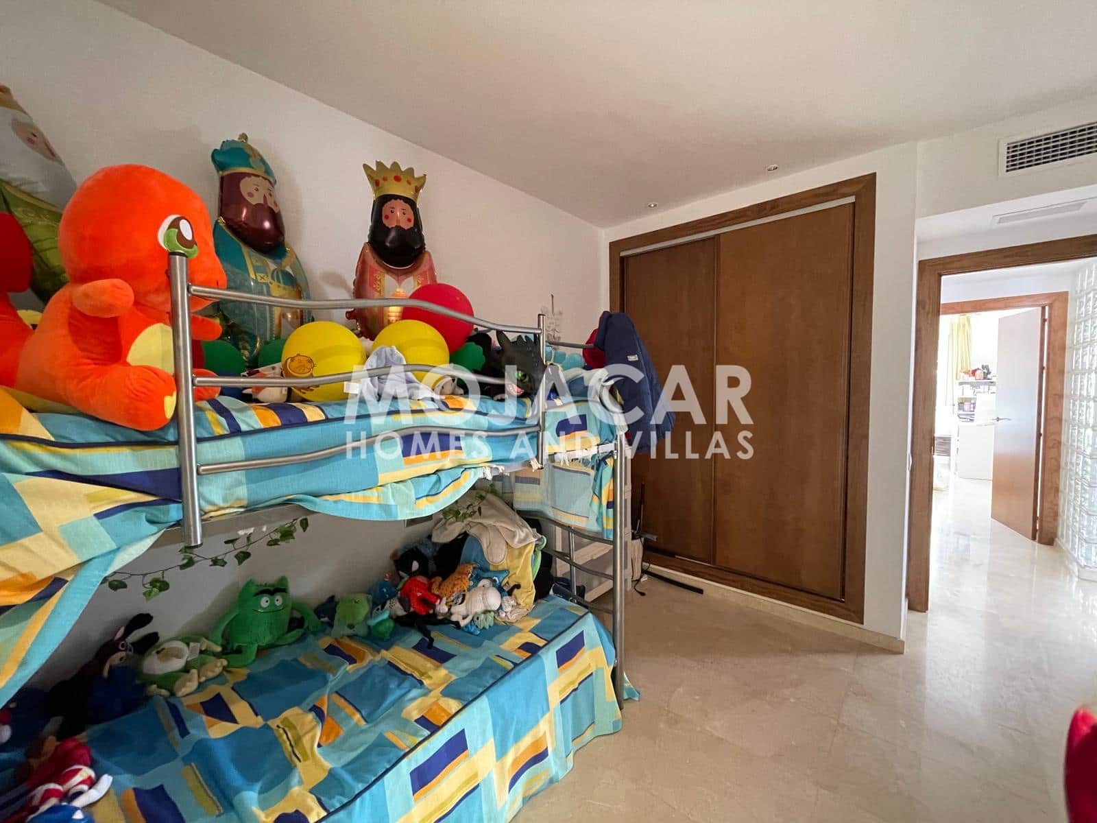 3 soverom Kjedet enebolig til salgs i Vera med svømmebasseng garasje - € 265 000 (Ref: 9973753)